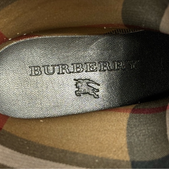 Burberry Black Check Buckle Rain Boots - Iconic Style Meets Functionality - Picture 6 of 7